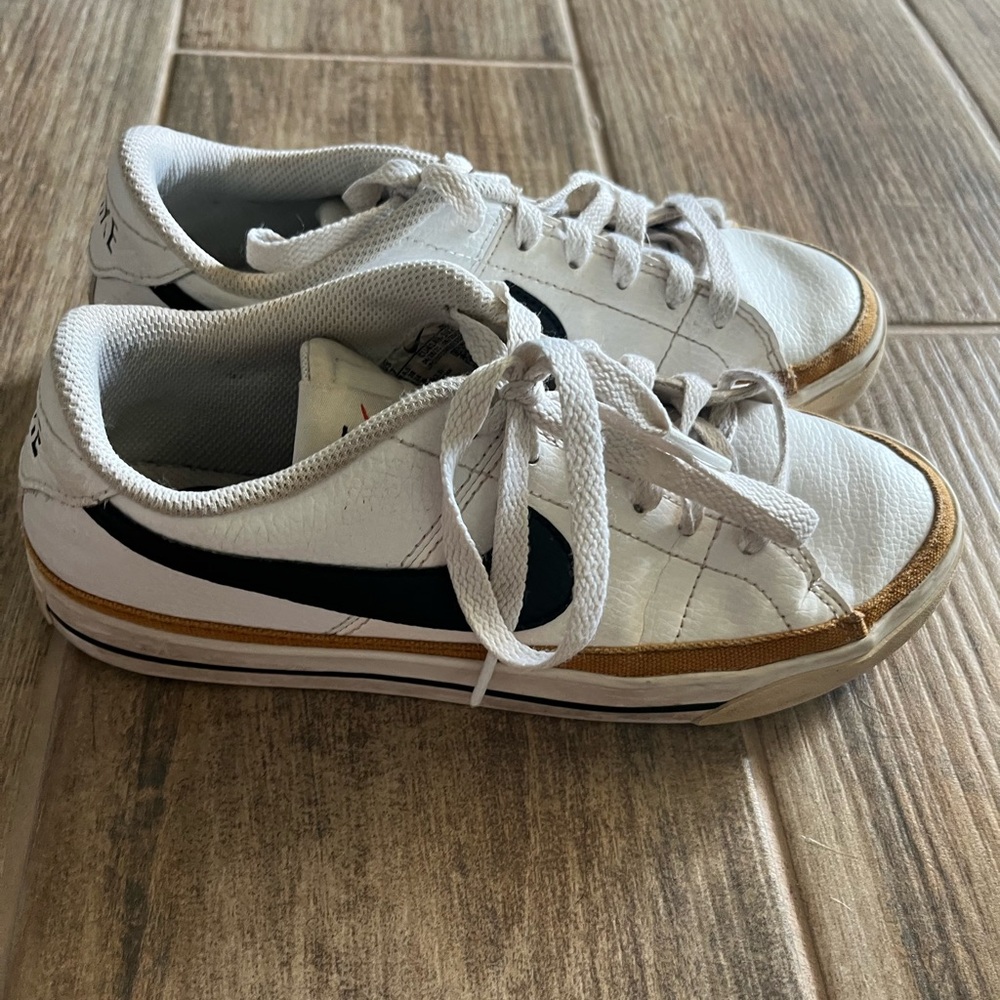 Nike Court Legacy White and Black